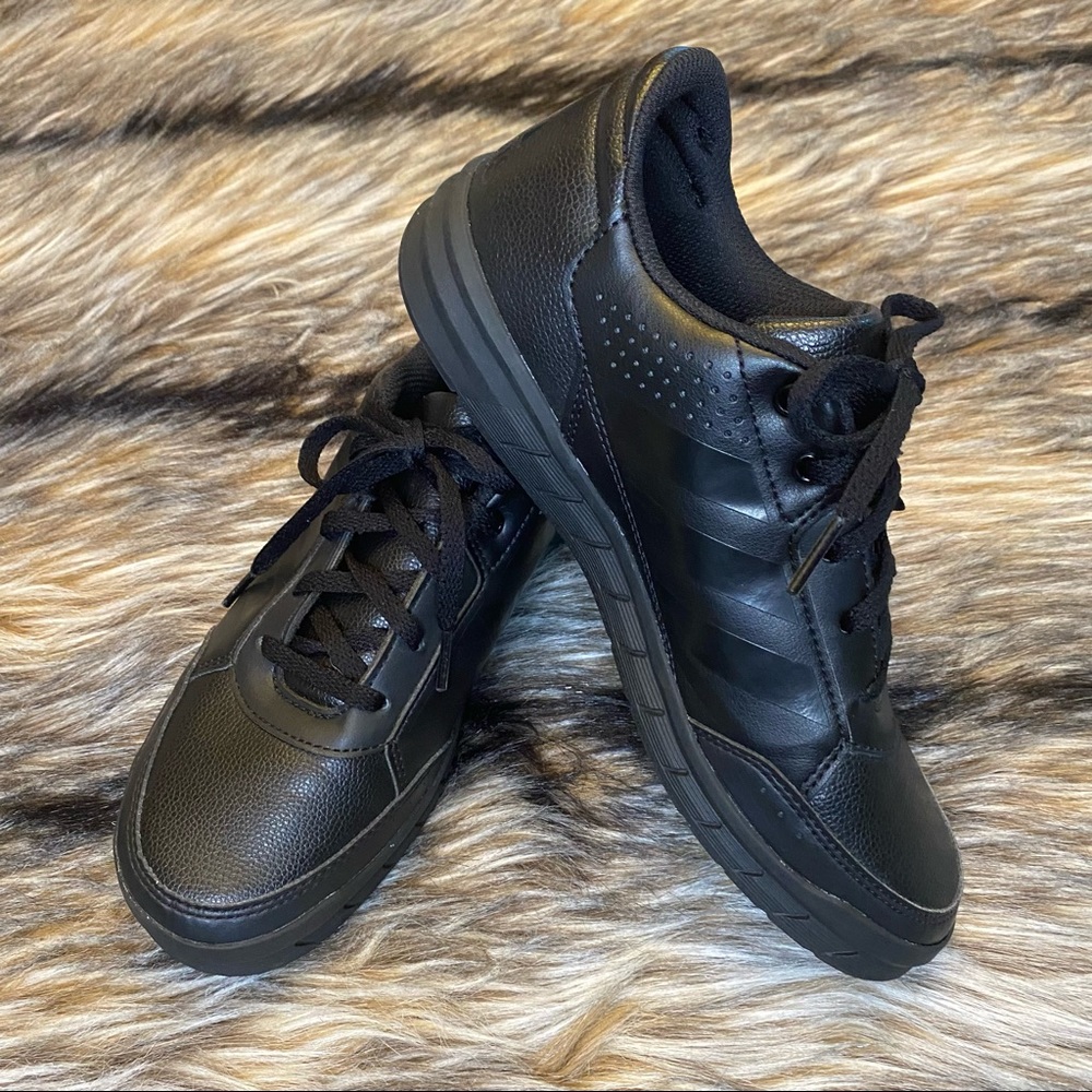 Adidas black sneakers (unisex)